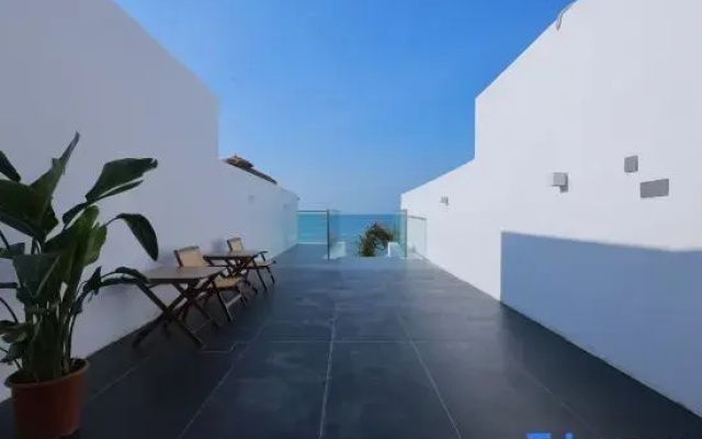 YI HAI Seaview Hotel