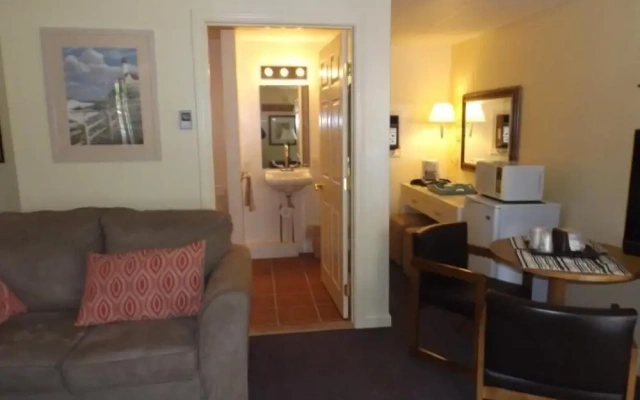 Footbridge North Hotel
