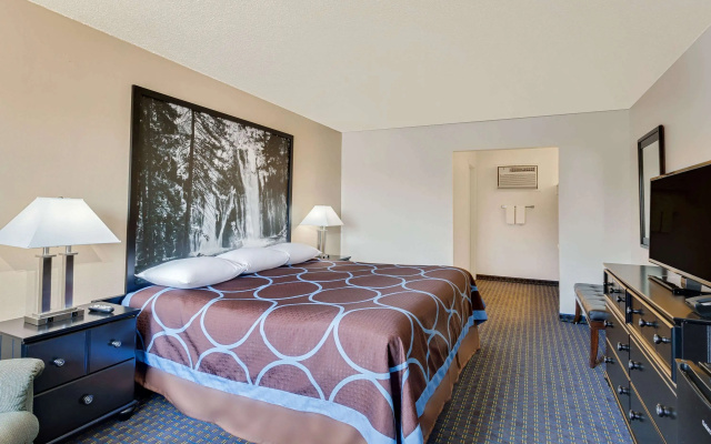 Super 8 by Wyndham Alturas