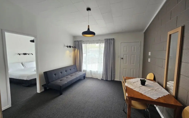 Frimley Lodge Motel