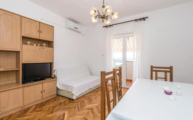 Amazing Home in Dinjiska With Wifi and 1 Bedrooms