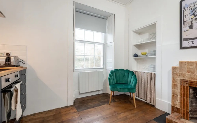 The Doctors Hoose Street Parking