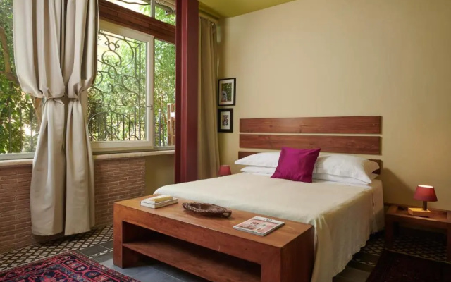 Palm Gallery Hotel