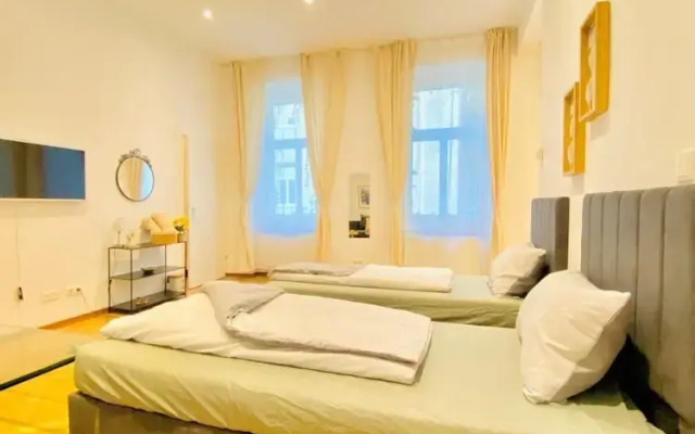 Bright and Spacious 2BR Flat Westbahnhof