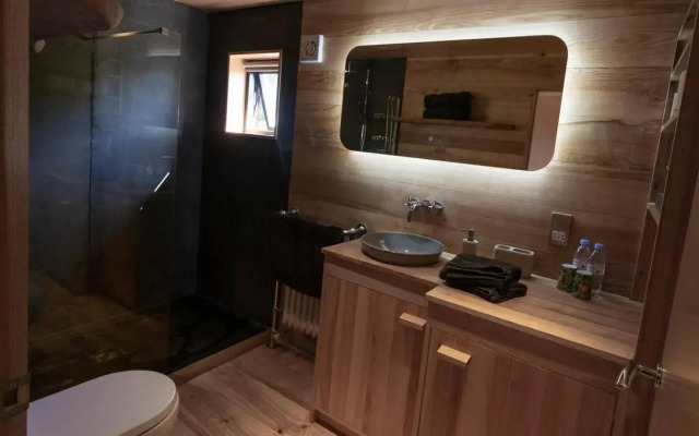 Birdwatcher's Cabin