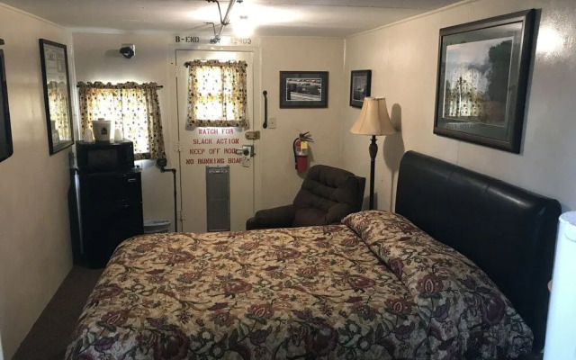 The Evergreen Inn - Motel and RV Park