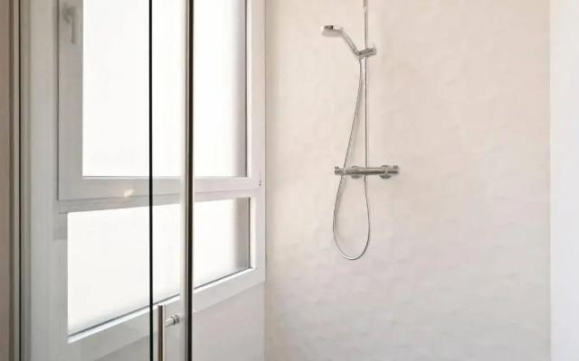 Arc de Triomf Luxury Modern 2-Bedroom 2-Bathroom