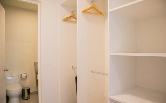w Elegant 2BR w/ Great Balcony in Miraflores