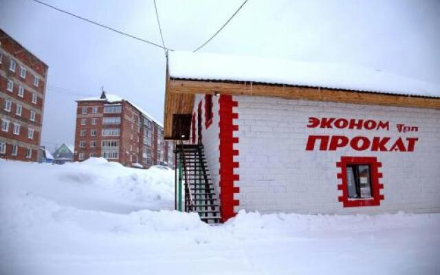 Гостиница Hostel V Korobke в Шерегеше отзывы, цены и фото номеров - забронировать гостиницу Hostel V Korobke онлайн Шерегеш вид на фасад