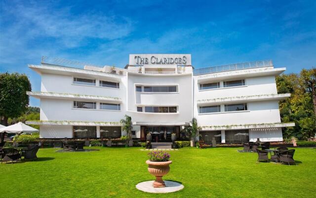 Отель The Claridges New Delhi вид на фасад