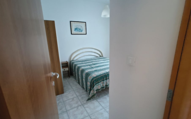 Beachside Apartment With Parking
