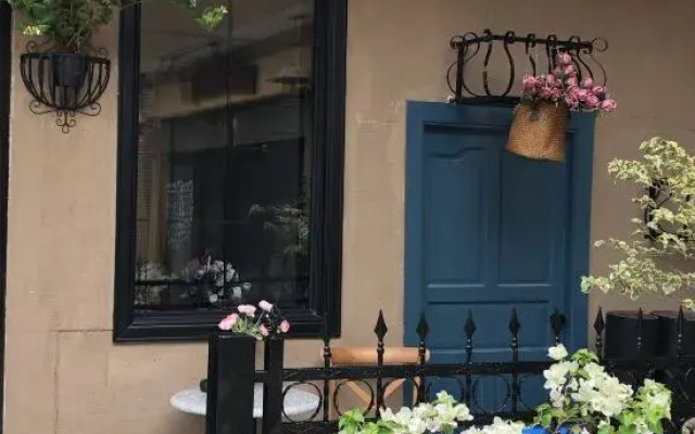 Xingyi Yunshang Garden Homestay (Wanfenglin Xiangchou Market)