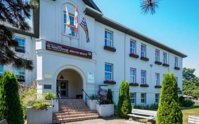 Отель HI-Vancouver Jericho Beach Канада, Ванкувер - отзывы, цены и фото номеров - забронировать отель HI-Vancouver Jericho Beach онлайн вид на фасад
