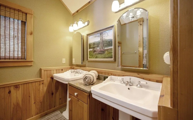 Chautauqua 2 Bedroom Cabin by Redawning