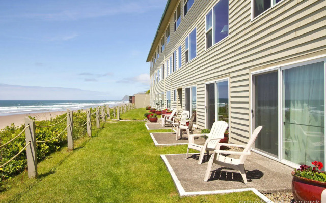 Pelican Shores Inn