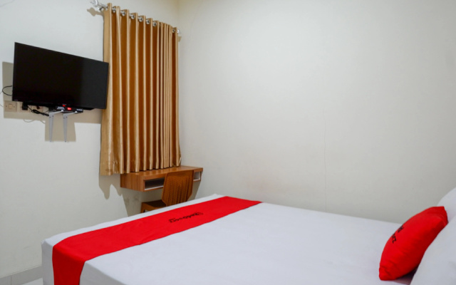 RedDoorz near Living Plaza Purwokerto