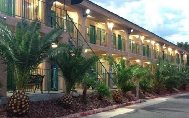 Отель Crown Motel США, Лас-Вегас - отзывы, цены и фото номеров - забронировать отель Crown Motel онлайн вид на фасад