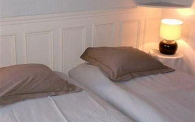 Отель Vacation Rental Marais 3 Париж комната для гостей