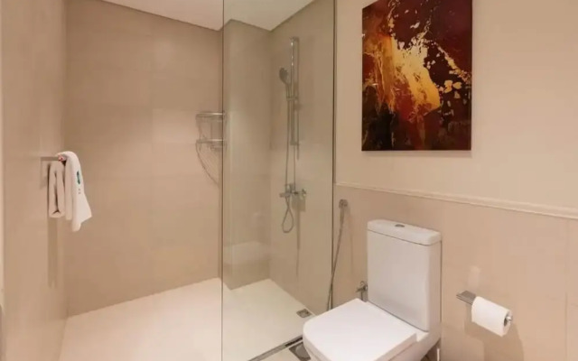 Bloomfields Iconic 1BR Waters Edge