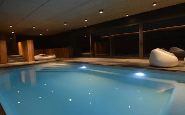 Luxurious Villa With Swimming Pool in La Roche