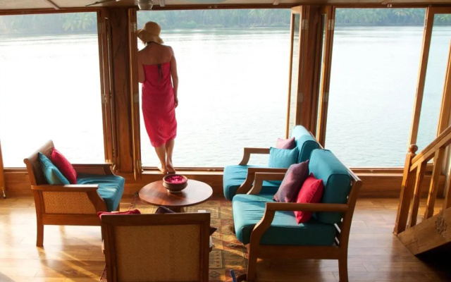 The Lotus - Houseboat