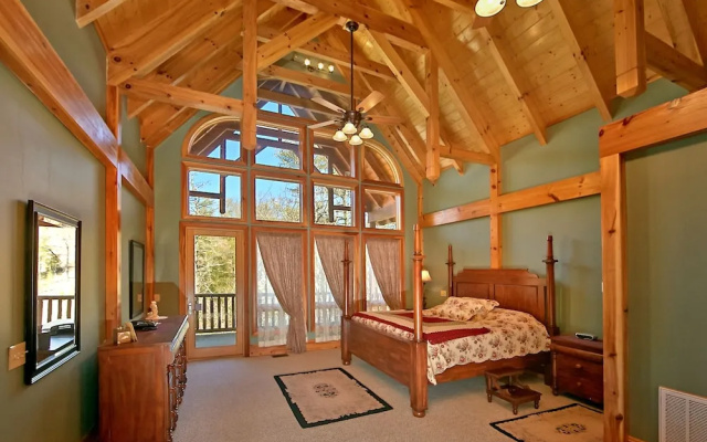 Birds Creek Mansion 650 - Six Bedroom Cabin