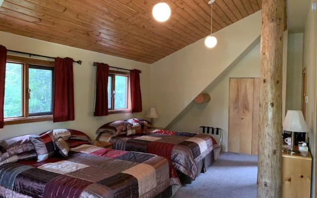 Helmcken Falls Lodge