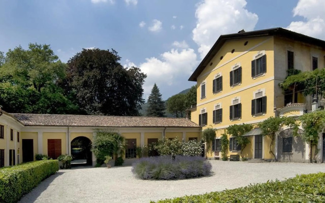 Erba CO - Antiche Scuderie DI Villa LA Clerici