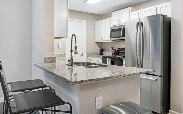 Landing Amazing 1bd, Courtyard, Game Room