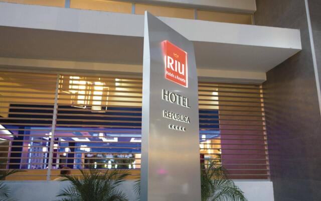 Отель Riu Republica - Adults only - All Inclusive Доминикана, Пунта Кана - 2 отзыва об отеле, цены и фото номеров - забронировать отель Riu Republica - Adults only - All Inclusive онлайн вид на фасад