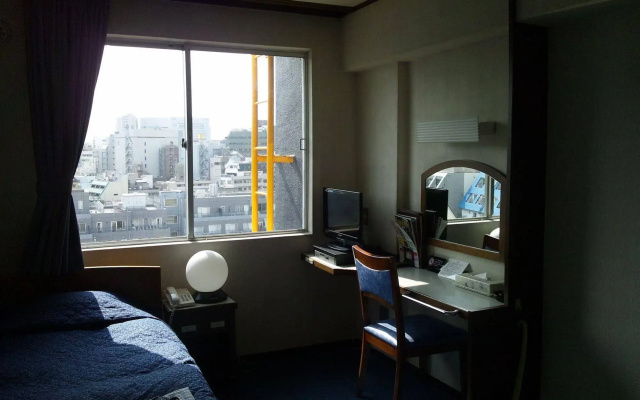 Отель Tokyo Business