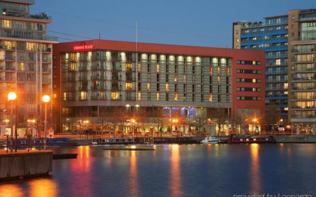 Отель Crowne Plaza London Docklands Лондон вид на фасад