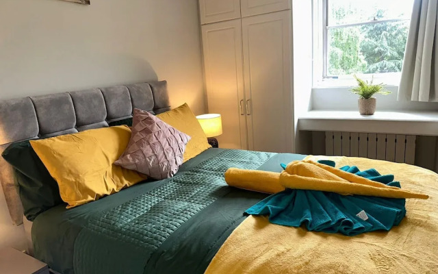 London Luxury Apartment up to 8 Guests