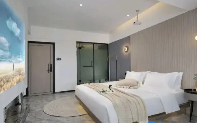 Moye Light Luxury Hotel (Wuyi Square IFS International Financial Center)