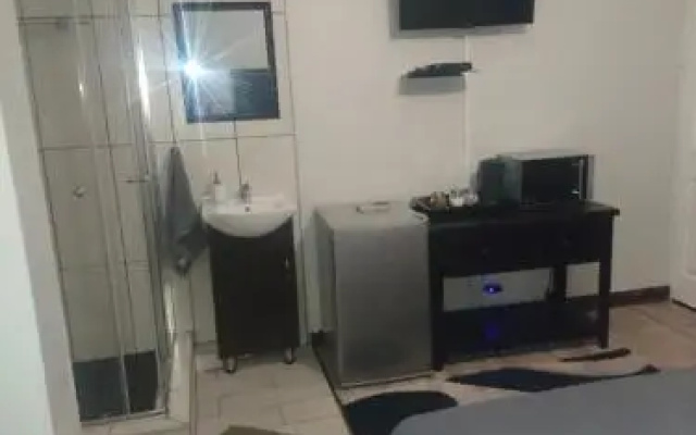 82 on BUREN GUEST HOUSE