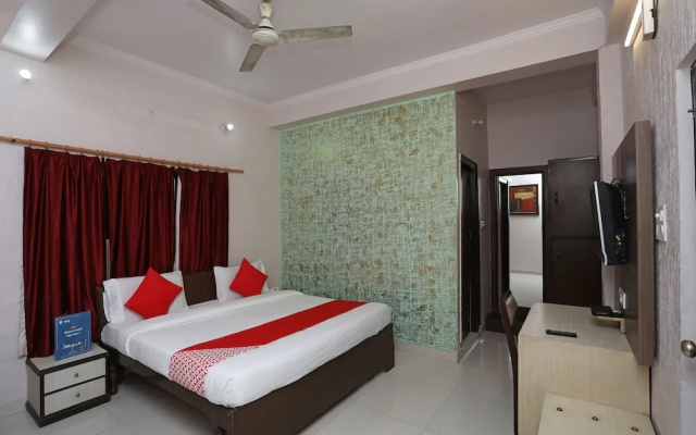 OYO 19824 Hotel Doon Palace