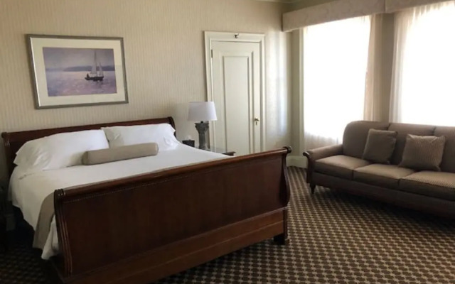 OceanCliff Hotel