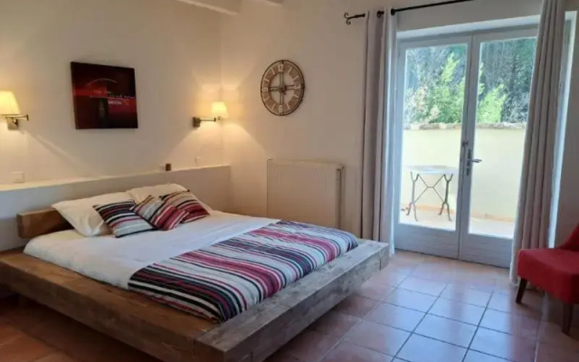 Logis Hotel Le Clos Des Sullys