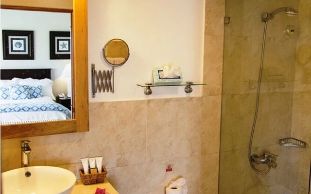 Pool view apartment ideal families 13