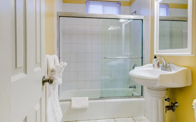 Spacious 2bd/1ba | Ashmont+Parking | 3D TOUR