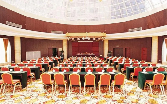 Mingzhao Hot Spring International Hotel