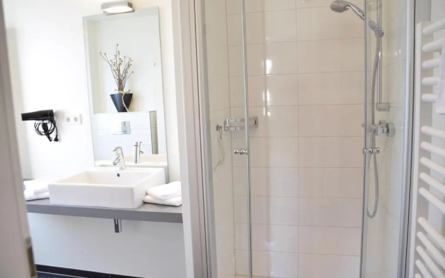 Bomhoffstr. 22a, W4, Blue Water