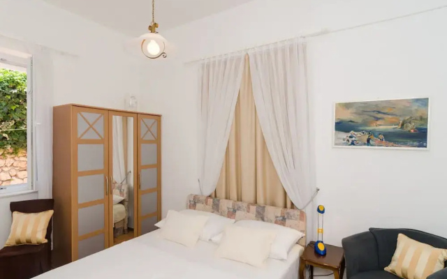 Holiday Home Gemma - Four Bedroom Holiday Home With Terrace and Swimming Pool