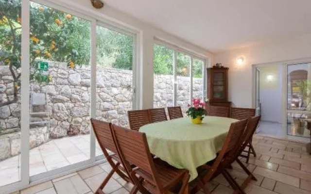 Villa AP