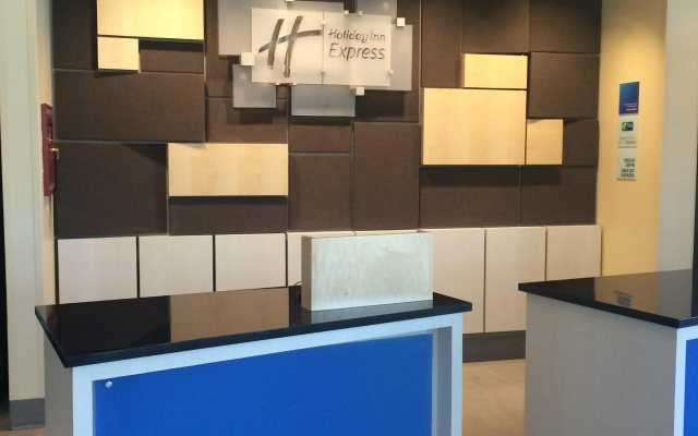 Holiday Inn Exp Stes Tahlequah by IHG