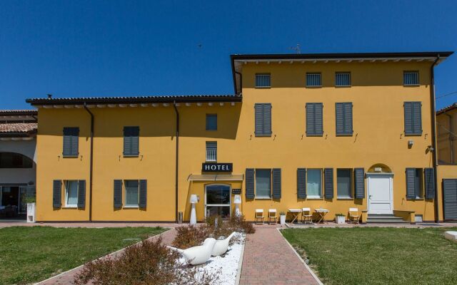 Hotel Forlanini 52 Парма вид на фасад