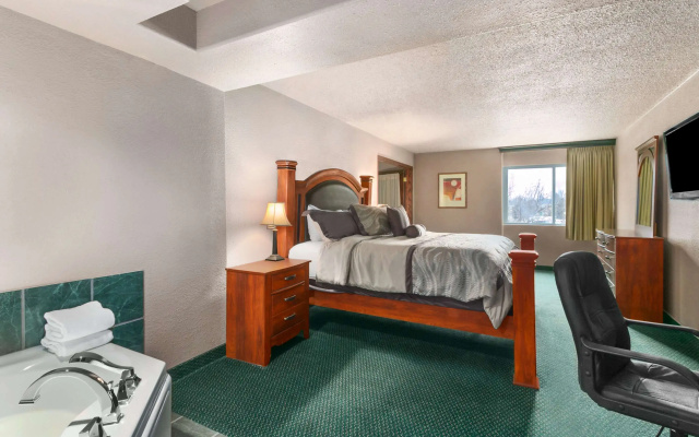 Ramada by Wyndham Bismarck