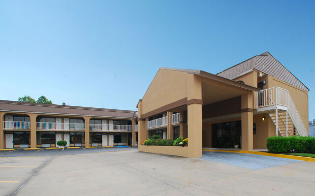 Отель Rodeway Inn Vicksburg США, Виксбург - отзывы, цены и фото номеров - забронировать отель Rodeway Inn Vicksburg онлайн вид на фасад
