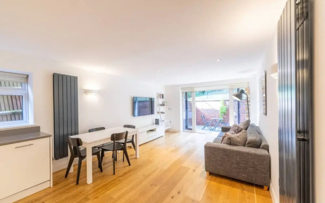 Stylish Two Bedroom Flat BCA