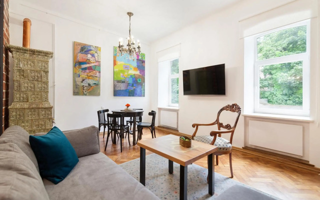 Gallery Art Apartment